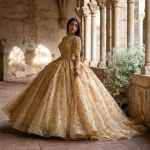 Vestido de Quinceañera Moderno Dorado con Mangas Largas, Lentejuelas, Cuentas y Encaje, Cola Capilla, Largo hasta el Suelo, para Fiesta de Noche - Product Image 1
