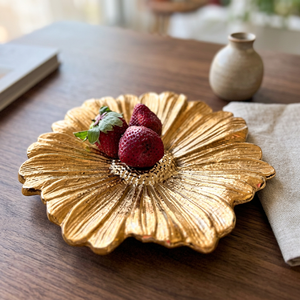 Assiette décorative en métal en forme de fleur, faite à la main, polie, style glamour, pour les fêtes - Product Image 6