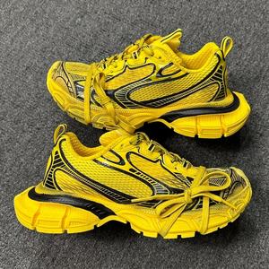 Nouvelles baskets épaisses lumineuses pour hommes et femmes – Chaussures de sport respirantes et décontractées pour la marche et la course – Collection automne - Product Image 1