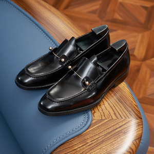 Chaussures de style marche, chaussures habillées Oxford antidérapantes, chaussures de mariage pour hommes, en cuir, adaptées à toutes les saisons, fabrication chinoise sur mesure - Product Image 1