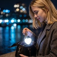 Porte-clés LED en forme de goutte d'eau, veilleuse rechargeable par USB, capteur tactile, éclairage automatique, mini lampe circulaire, pendentif de sac, cadeau