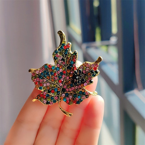 新入荷中空グリーンフラワーブローチ高級女性用クリスタル金メッキ合金ウェディングギフト - Product Image 6
