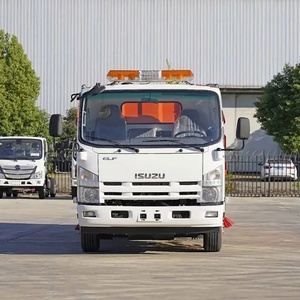 Camión barredor de calles ISUZU ELF de 5.5CBM con lavado a alta presión y autolimpieza en venta - Product Image 3