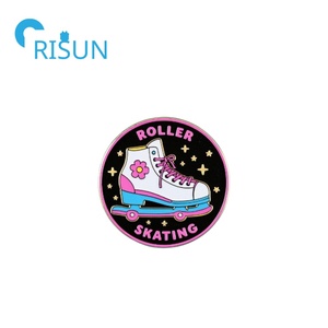 Haute qualité personnalisé émail paillettes glace patin à roulettes émail broche Sport patinage rouleau Derby Rollskate broche épinglettes - Product Image 6