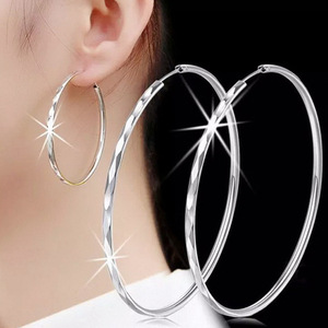 Orecchini a cerchio grandi minimalisti da donna, a rombo, con texture, pendenti, gioielli per le orecchie - Product Image 1