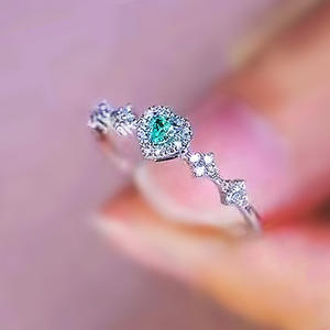 Anello Smeraldo a Cuore T0779 con Pavé, Anello Romantico da Donna con Gemma per Fidanzamento, Gioielli Raffinati - Product Image 2