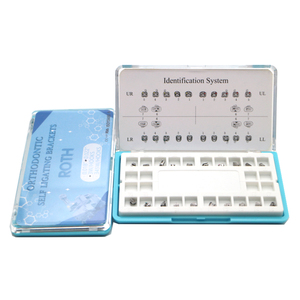 Set di 20 Brackets Ortodontici Autoliganti in Acciaio Inox ROTH 3W con Ganci 0.022 Manuali Certificati CE - Product Image 1