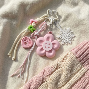 Llavero con botón de flor rosa, colgante para bolso con copo de nieve y corazón impreso en 3D, accesorio para mochila con cierre de estrella de estilo coquette, colgante personalizado - Product Image 5