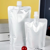 Pochette à bec verseur en PE personnalisée pour l'emballage de boissons liquides, jus, lait, sauce tomate et ketchup - Étanche à l'humidité