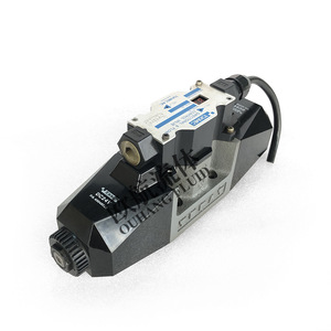 วาล์วควบคุมทิศทาง Tokimec รุ่น Com 5 33C 70 CH 10 S4 อุปกรณ์อุตสาหกรรมระบบไฮดรอลิกไฟฟ้าแบบสัดส่วน - Product Image 1