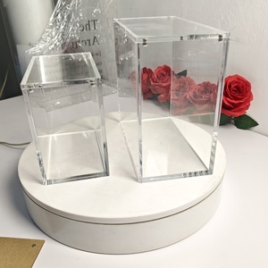 Vitrine de <span class=keywords><strong>collection</strong></span> portable en acrylique de qualité supérieure pour protecteurs de booster Po Kemon Célébration du couvercle magnétique moderne - Product Image 5