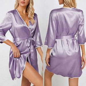 Sfy-y5123 Nuevo Diseño de Bata de Satén de Lujo con Borde Ondulado, Bata Kimono de Manga Larga con Cinturón, Bata de Baño para el Hogar, Pijama Sexy - Product Image 2