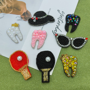 Patch brodé rétro pour femme, accessoires de tennis de table, avec logo dentaire, petits motifs perlés, cadeaux tendance 2026 - Product Image 1