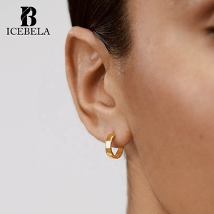 Pendientes coreanos minimalistas de Plata de Ley 925 personalizados al por mayor, joyería fina de diseñador, pendientes Huggie ondulados de sirena Muse para niñas - Product Image 6