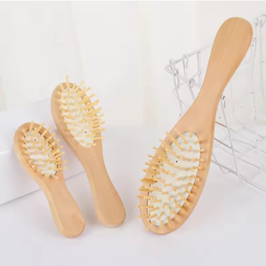แปรงหวีผมไม้ไผ่ธรรมชาติ แปรงหวีผมแบบพกพา ด้ามจับไม้ หวีนวดแบบถุงลม - Product Image 5