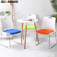 Chaise de conférence de bureau empilable en plastique et métal ergonomique moderne GUANGWEI pour l'école, le bureau à domicile