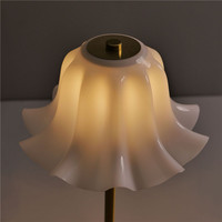 Lampe de table LED moderne à abat-jour floral, rechargeable par USB, veilleuse de chevet, contrôle tactile, gradation, lampe de bureau