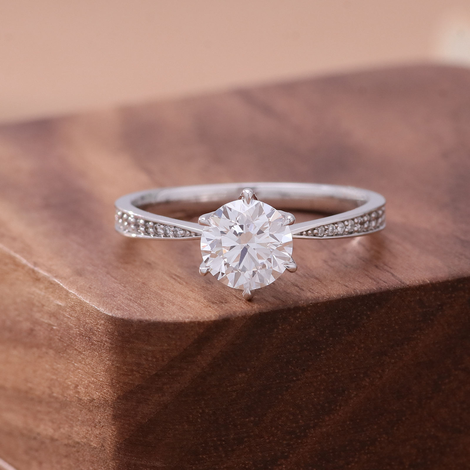 แหวนเพชรแล็บไวท์โกลด์ 14K