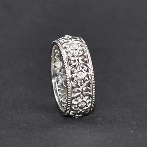 Anello Vintage Inciso con Motivo Floreale Portafortuna, Stile Etnico, Gioiello Tradizionale Unisex di Yunnan Miao - Product Image 2