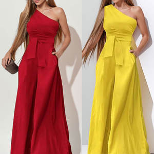 بدلة نسائية أنيقة بتصميم مخصص للبيع بالجملة، بلون واحد وكتف واحد مع رباط وخصر مرتفع وساق واسعة - Product Image 5