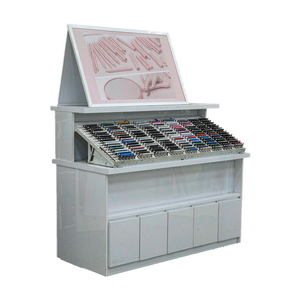 Luxuriöser Kosmetik-Präsentationsturm aus Glas mit LED-Beleuchtung, schwarzer Theken-Vitrinenschrank für Beauty-Shops, OEM ODM - Product Image 1