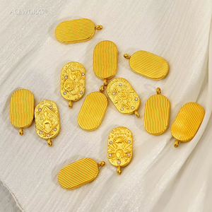 Colgante del Zodiaco en Relieve |   Dijes de Horóscopo con Incrustaciones de Diamantes en Acero Inoxidable Chapado en Oro PVD de 18K |   Impermeable, Hipoalergénico y Duradero - Product Image 5