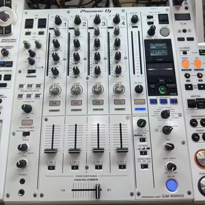 Ensemble complet Pioneer DJ CDJ-3000-W Blanc Édition Limitée + <span class=keywords><strong>DJM</strong></span>-900NXS2 Blanc Édition Limitée - Product Image 1
