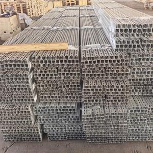 Poutre en acier profilé Unistrut standard pour la construction industrielle, système de montage au sol pour panneaux solaires, charge de 250 kg - Product Image 3