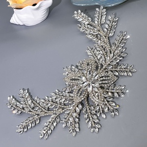 Corona <span class=keywords><strong>per</strong></span> <span class=keywords><strong>capelli</strong></span> da sposa fatta a mano con strass rossi a forma <span class=keywords><strong>di</strong></span> artiglio, catena e <span class=keywords><strong>fiori</strong></span>, accessorio <span class=keywords><strong>per</strong></span> matrimonio DZ135 - Product Image 6