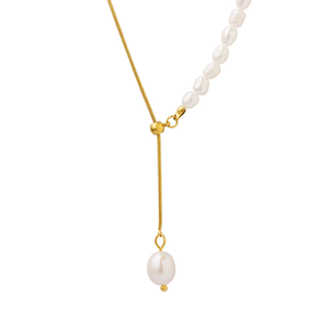 Collier élégant de haute qualité pour femmes, en forme de Y, léger, en acier titane plaqué or, chaîne serpent avec perles d'eau douce authentiques - Product Image 1