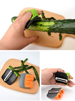 Goedkope, innovatieve, plastic keukenhulpmiddelen, kleine, mini, slimme, creatieve, roestvrijstalen fruit- en groenteschillers.