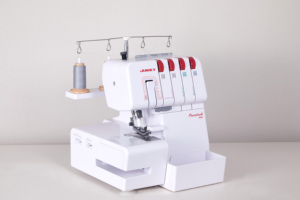 JUKKY 843 Machine à coudre surjeteuse industrielle réglable à 4 fils, mini portable de haute qualité pour usage domestique - Product Image 1