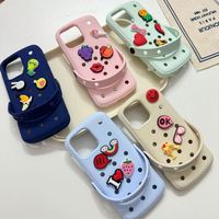 Coques de téléphone portables promotionnelles durables et tendance en gros avec découpes, impression, breloques en silicone pour chaussures et coques de téléphone de créateur