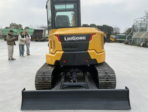 Offre Spéciale – Nouvelle Mini-Excavatrice Hydraulique sur Chenilles 9055F Compacte, Puissante et Fiable avec Moteur Yanmar et Pompe Haute Performance - Product Image 6