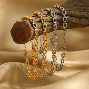 Elegante Brazalete de Acero con Doble Hebilla, Hecho de Acero con Acabado Chapado en Oro de 18K, Estilo Simple para Uso Diario y Ocasiones Formales - Product Image 1