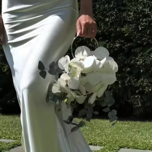 Bouquet de mariée artisanal en lys et roses au toucher réel |   Fleurs de <span class=keywords><strong>mariage</strong></span> luxueuses ornées de perles |   Ensemble floral de qualité supérieure en gros - Product Image 5