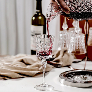 Ensemble de verres à vin en <span class=keywords><strong>cristal</strong></span> de luxe, verrerie artisanale colorée, gobelets modernes et verres personnalisés pour les fêtes - Product Image 4