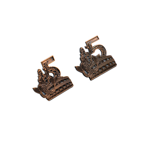 Pin de solapa metálico de esmalte duro con diseño de las Torres Petronas (Torre del Reloj) como recuerdo de aniversario, con cierre de mariposa - Product Image 6