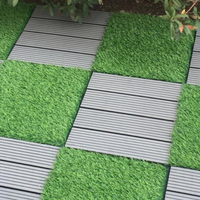 Gazon synthétique vert de qualité pour l'extérieur, gazon artificiel en carreaux, gazon de pelouse, tapis d'usine, aménagement paysager de jardin à vendre