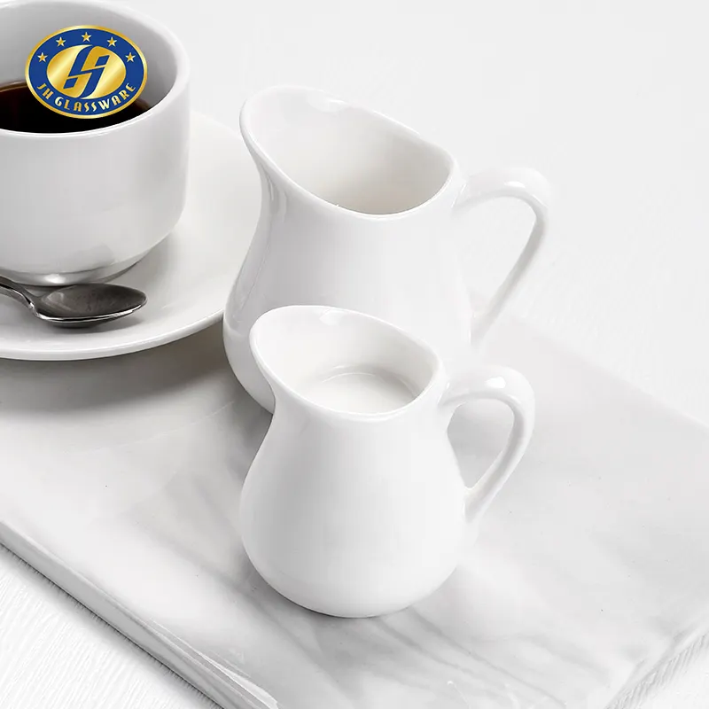 2023 nuevo diseño logotipo personalizado de alta calidad conjunto completo jarra de leche de cerámica blanca para hotel