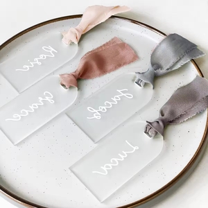 Marque-places <span class=keywords><strong>de</strong></span> mariage en acrylique gravé au laser sur mesure, cartes <span class=keywords><strong>de</strong></span> nom modernes, panneaux <span class=keywords><strong>de</strong></span> réservation pour fêtes, marque-pages, plaques <span class=keywords><strong>de</strong></span> livre - Product Image 2
