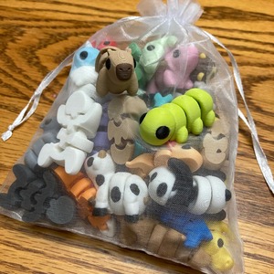 Modelos de Animales de Dibujos Animados en Miniatura Impresos en 3D, Juguetes Multicolores a Escala Micro para Niños, Regalos Promocionales con Logotipo Personalizado, Adorables - Product Image 1