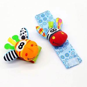 Juguetes para bebés: Sonajeros de tela suave con diseño de burro, jirafa, ciervo y mono para muñecas y pies, y calcetines con sonajeros. - Product Image 5