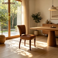 Chaise de salle à manger en cuir capitonnée à losanges, dossier haut, pieds en bois massif, marron caramel, style vintage classique pour salle à manger