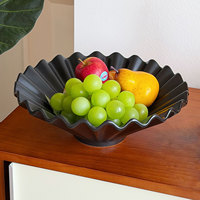 Noordse minimalistische keramische decoratieve schaal met golvende rand, opbergbak voor sieraden, sleutels, snacks, fruit, tafeldecoratie, centerpiece