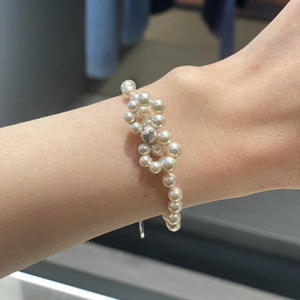 Collar Vivienne Niche con Lazo de Perlas, Cadena de Aleación de Zirconia con Eslabones de Planeta Tierra, Elegante y Lujoso, Nuevo, para Mujer - Product Image 3