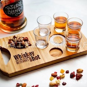 Bandeja de madera maciza con borde para sal y soportes para vasos de chupito para presentación de bebidas en bares - Product Image 4