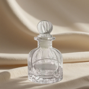 Botella de Perfume Vintage con Relieve, Botella de Vidrio para Aromaterapia con Tapa Sellada, Botella Vacía Transparente para Arreglos Florales - Product Image 6