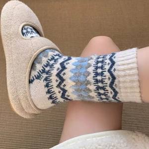 Calcetines <span class=keywords><strong>de</strong></span> Punto Modernos con Diseño Fair Isle, <span class=keywords><strong>de</strong></span> Lana y Algodón, Estilo Coreano <span class=keywords><strong>de</strong></span> Invierno, Patrón Geométrico, Combinación <span class=keywords><strong>de</strong></span> Colores Juveniles, Medias <span class=keywords><strong>de</strong></span> Terciopelo <span class=keywords><strong>de</strong></span> Longitud Media, 3 Pares - Product Image 3