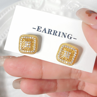 Boucles d'oreilles clous de haute qualité, classiques, géométriques, carrées, serties de zircon, plaquées or, porte-bonheur pour femmes
